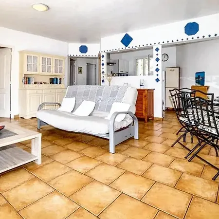 Villa Ensoleillee & Piscine Privee A Aleria (Corsica)