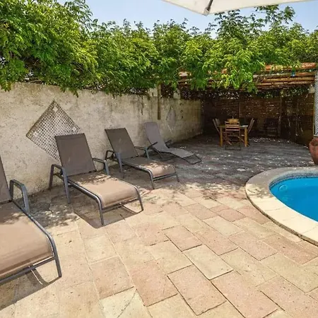 Ensoleillee & Piscine Privee A *