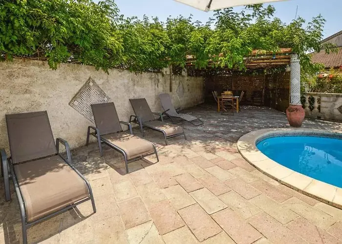 Villa Ensoleillée&piscine Privée à *