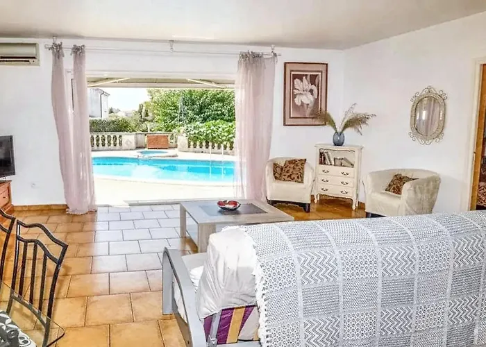 Ensoleillée&piscine Privée à * Aléria